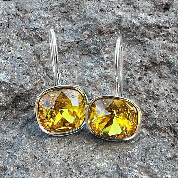 Handcrafted earrings with sparkly yellow Swarovski crystal - Picture 2 of 5